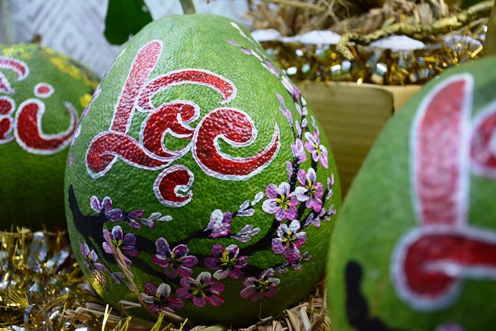 ngo ngang dua buoi len doi hut khach dip tet