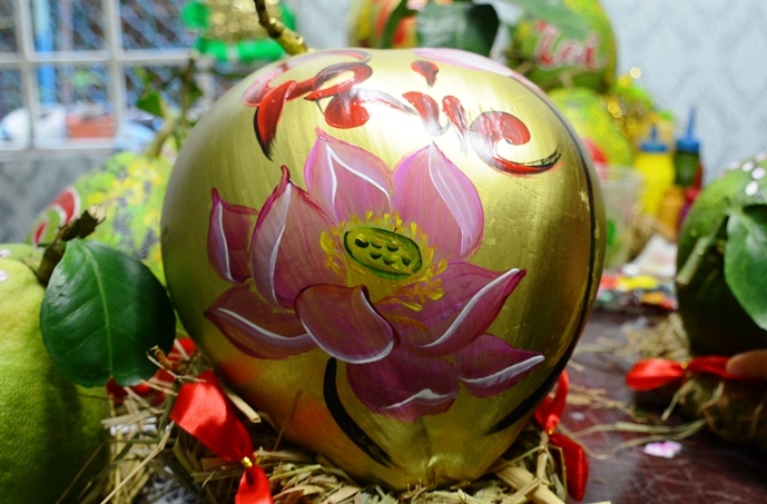 ngo ngang dua buoi len doi hut khach dip tet