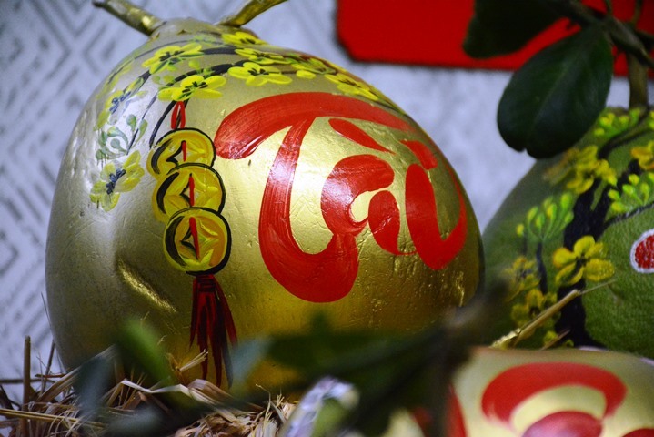 ngo ngang dua buoi len doi hut khach dip tet