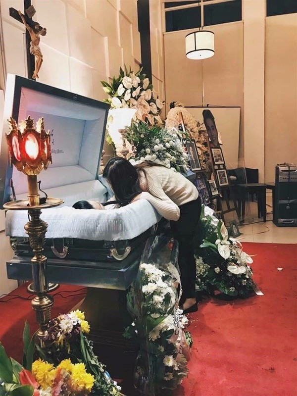 co gai van deu dan dang anh ky niem du ban trai da mat 2 nam