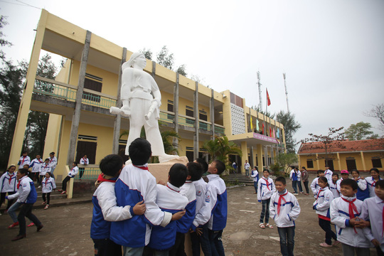 thang hai bat khuat po hen khuc trang ca bat tu