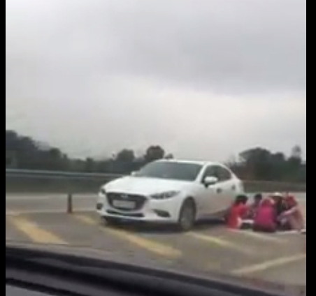 lien tiep mo tiec tren cao toc duong lang cung khong vay