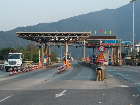 Khởi tố vụ án đập phá ôtô tại Trạm thu phí Bắc Hải Vân khoi to vu an dap pha oto tai tram thu phi bac hai van