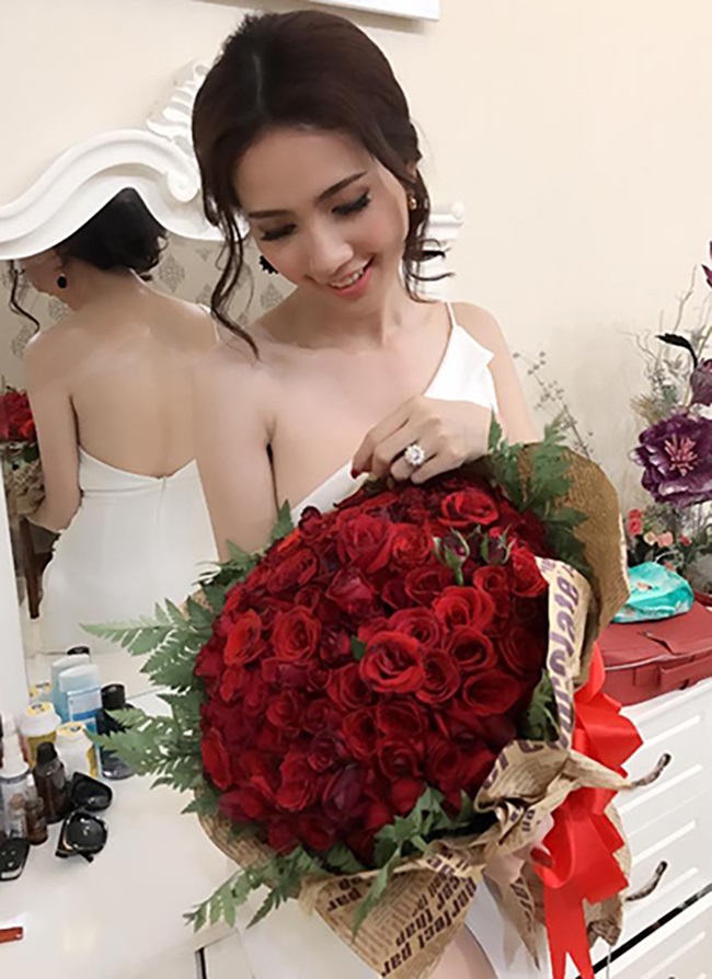 nguoi dep duoc ban trai ve que tien giang tang nhan 55 ty giau co nao