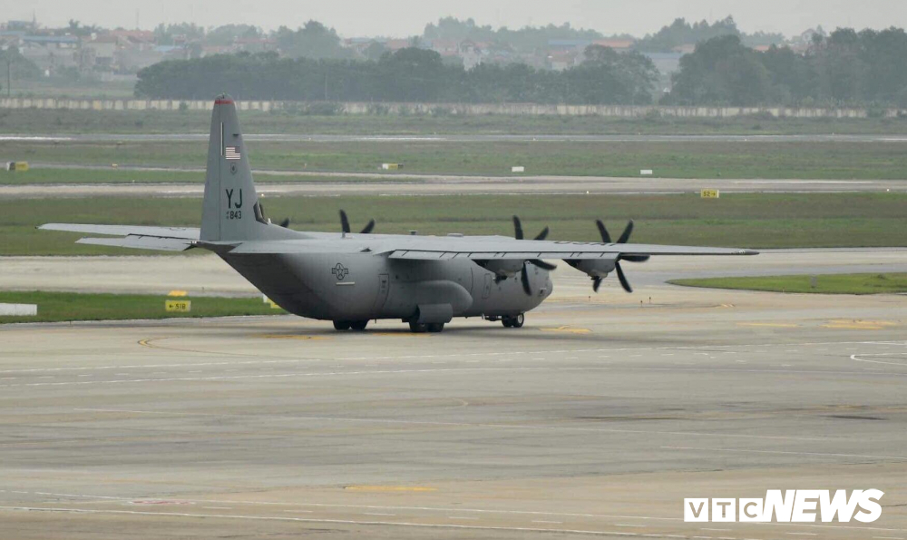 anh van tai co c 130 hercules cua khong quan my da toi noi bai