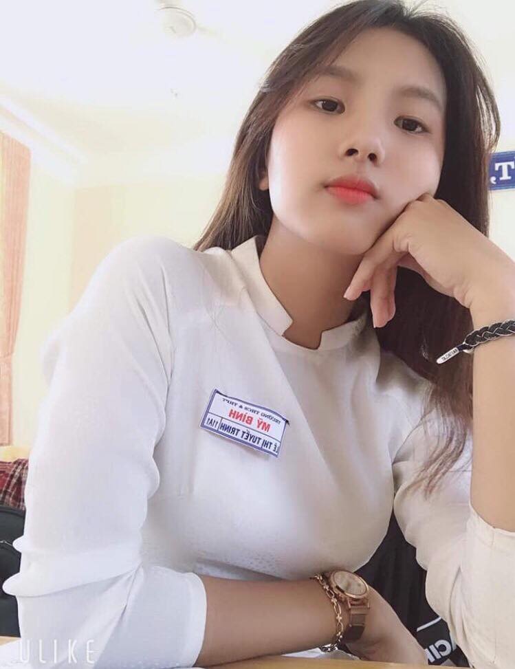 anh nu sinh long an gay bao mang sau buc hinh chup len