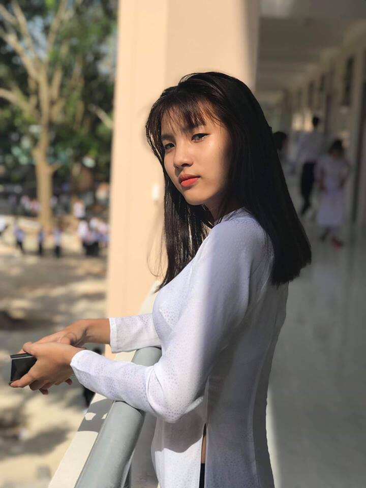 anh nu sinh long an gay bao mang sau buc hinh chup len