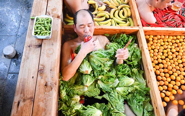 thu lau nguoi tai be boi nuoc nong di nhat the gioi