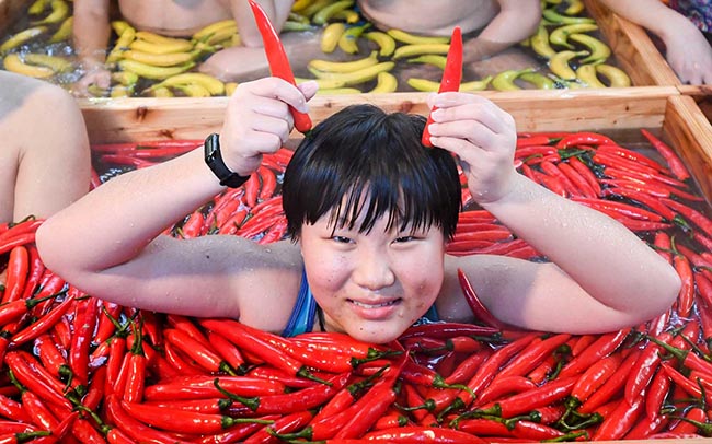 thu lau nguoi tai be boi nuoc nong di nhat the gioi