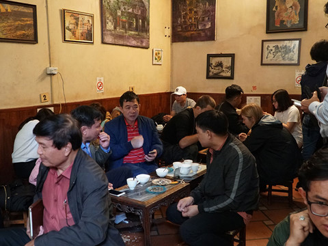 Hội nghị thượng đỉnh: Cà phê trứng Giảng huy động 'cháu, chút chít' phục vụ phóng viên quốc tế hoi nghi thuong dinh ca phe trung giang huy dong chau chut chit phuc vu phong vien quoc te