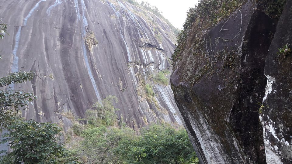 duong len po ma lung dep nhu len tien canh