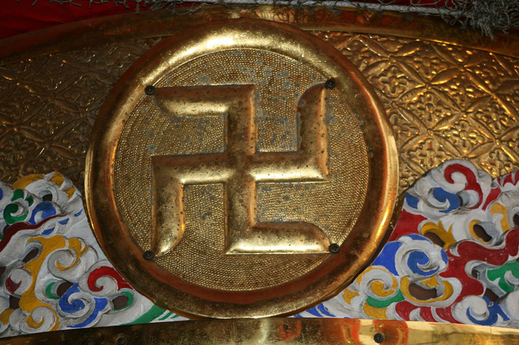 su that it biet ve bieu tuong chu van huyen bi