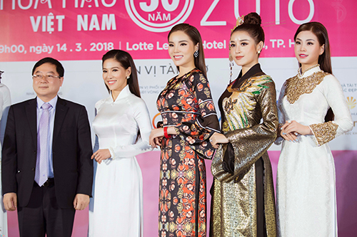 guong mat hoa hau ky duyen khong sac nhon nhu nhung anh tu suong