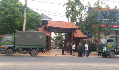 no sung giua ban ngay o kon tum 2 nguoi thuong vong kham xet nha nghi can