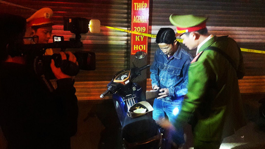 Đà Nẵng: Bị nhắc nhở, 2 nam thanh niên dùng gạch tấn công lực lượng 911 da nang bi nhac nho 2 nam thanh nien dung gach tan cong luc luong 911