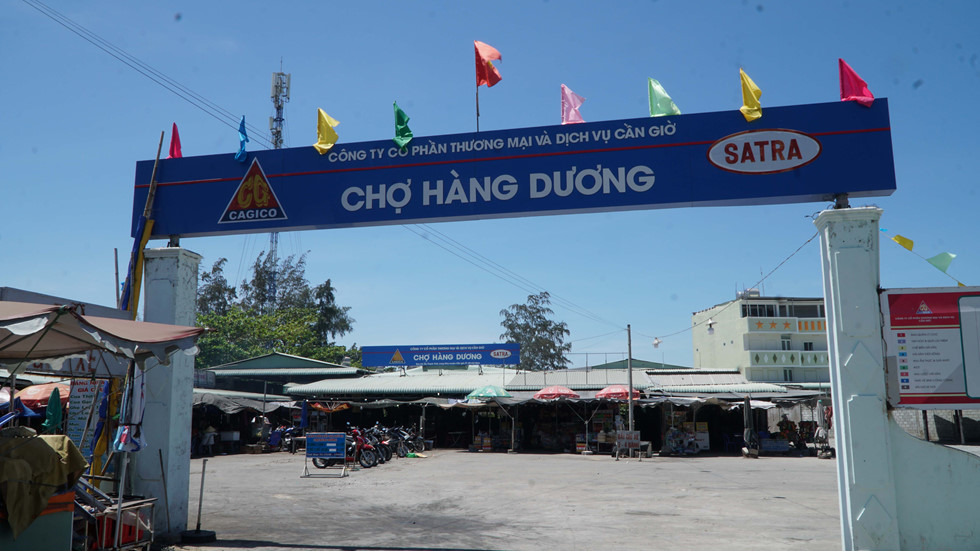 nguoi sai gon lac buoc trong thien duong hai san co khung gia binh dan