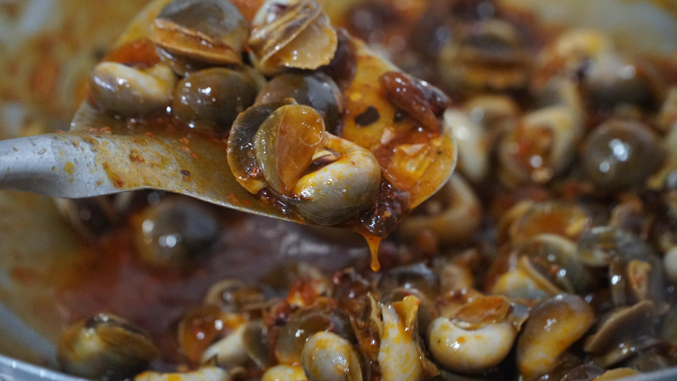 nguoi sai gon lac buoc trong thien duong hai san co khung gia binh dan