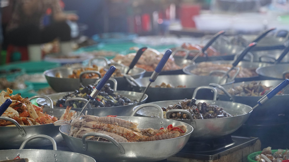 nguoi sai gon lac buoc trong thien duong hai san co khung gia binh dan