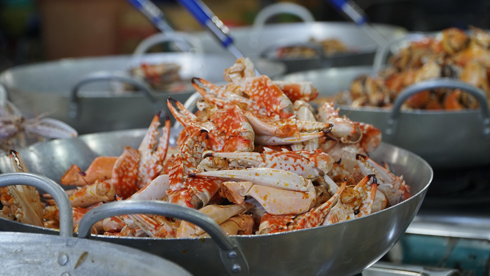 nguoi sai gon lac buoc trong thien duong hai san co khung gia binh dan