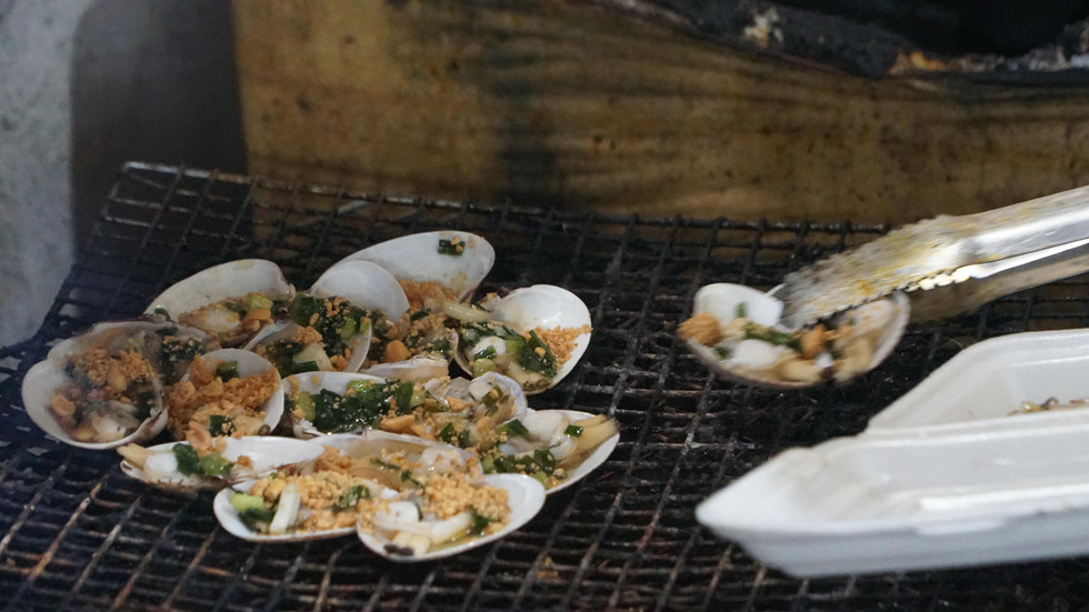 nguoi sai gon lac buoc trong thien duong hai san co khung gia binh dan