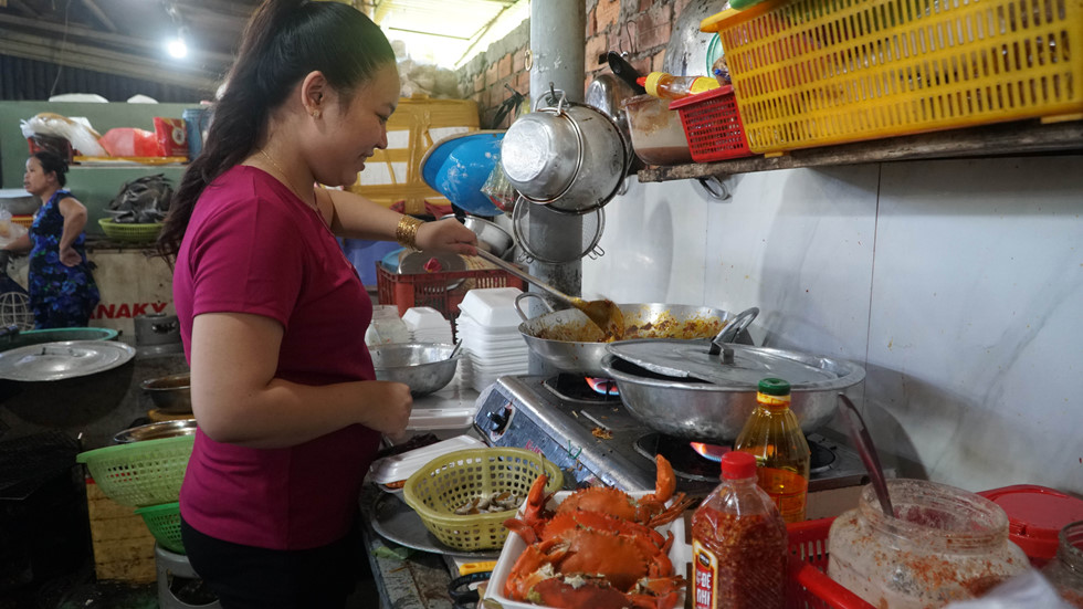 nguoi sai gon lac buoc trong thien duong hai san co khung gia binh dan