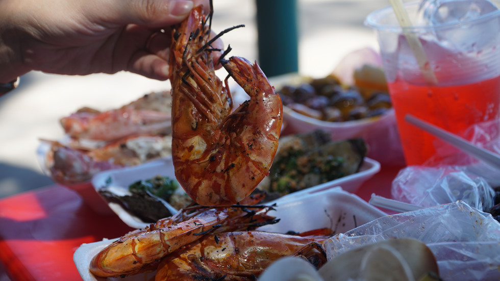 nguoi sai gon lac buoc trong thien duong hai san co khung gia binh dan
