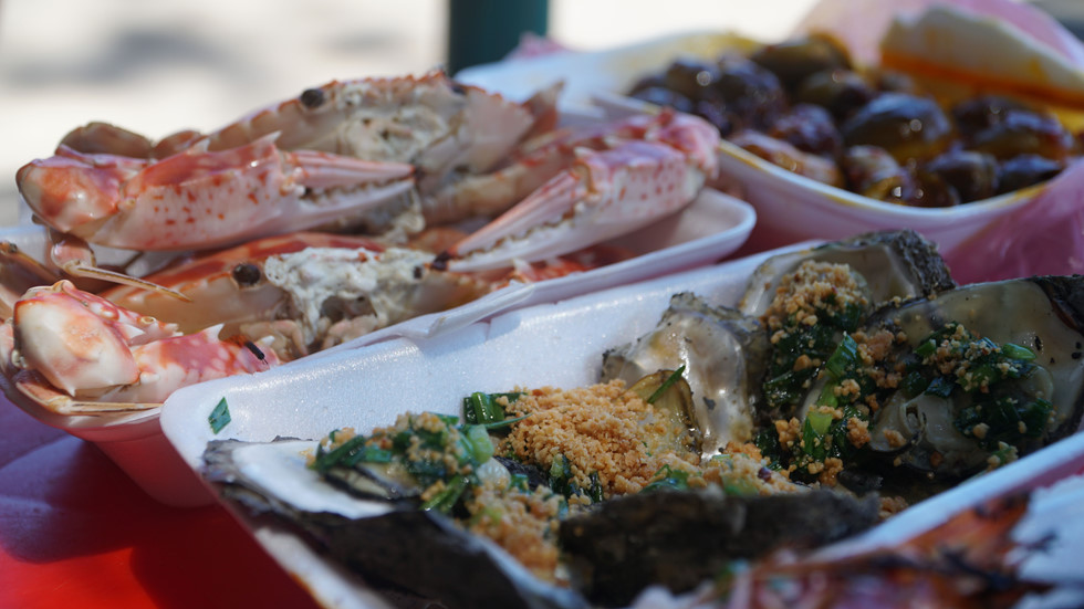 nguoi sai gon lac buoc trong thien duong hai san co khung gia binh dan