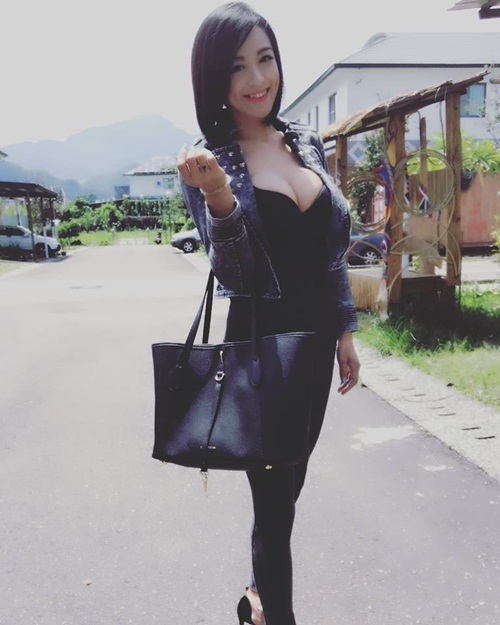 co gai ban thit nuong bat ngo noi khap the gioi nho vong mot khung