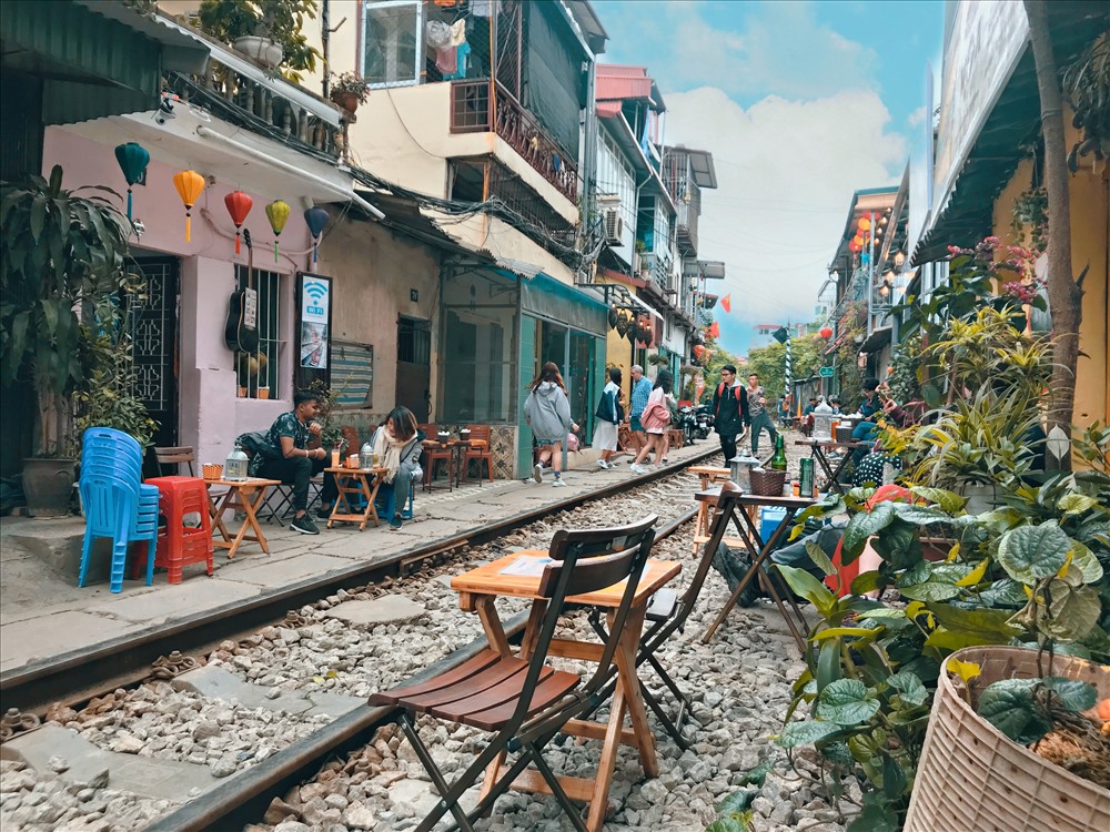 quan ca phe xom duong tau thach thuc duong ray tu than