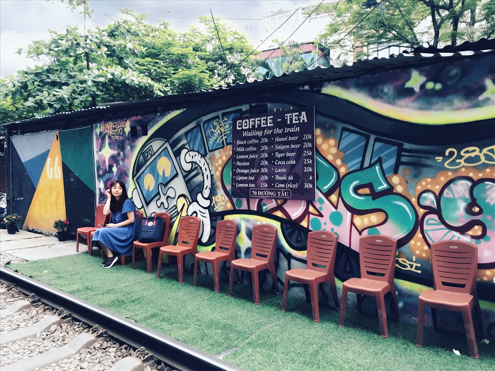 quan ca phe xom duong tau thach thuc duong ray tu than