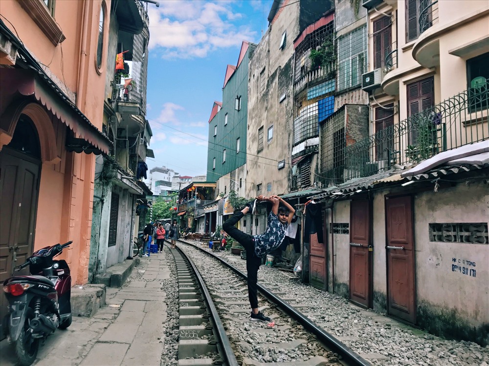 quan ca phe xom duong tau thach thuc duong ray tu than