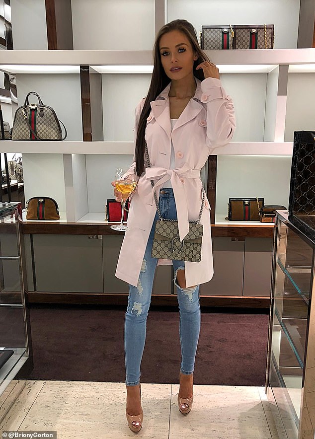 23 tuoi thanh co nang trieu do nho cong viec khong tuong nay