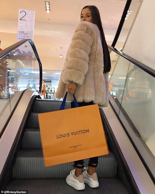 23 tuoi thanh co nang trieu do nho cong viec khong tuong nay