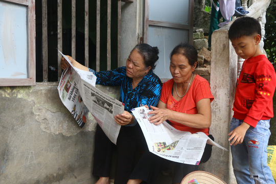 me nu sinh lop 9 bi danh nghen ngao khi bao nguoi lao dong trao tien ho tro