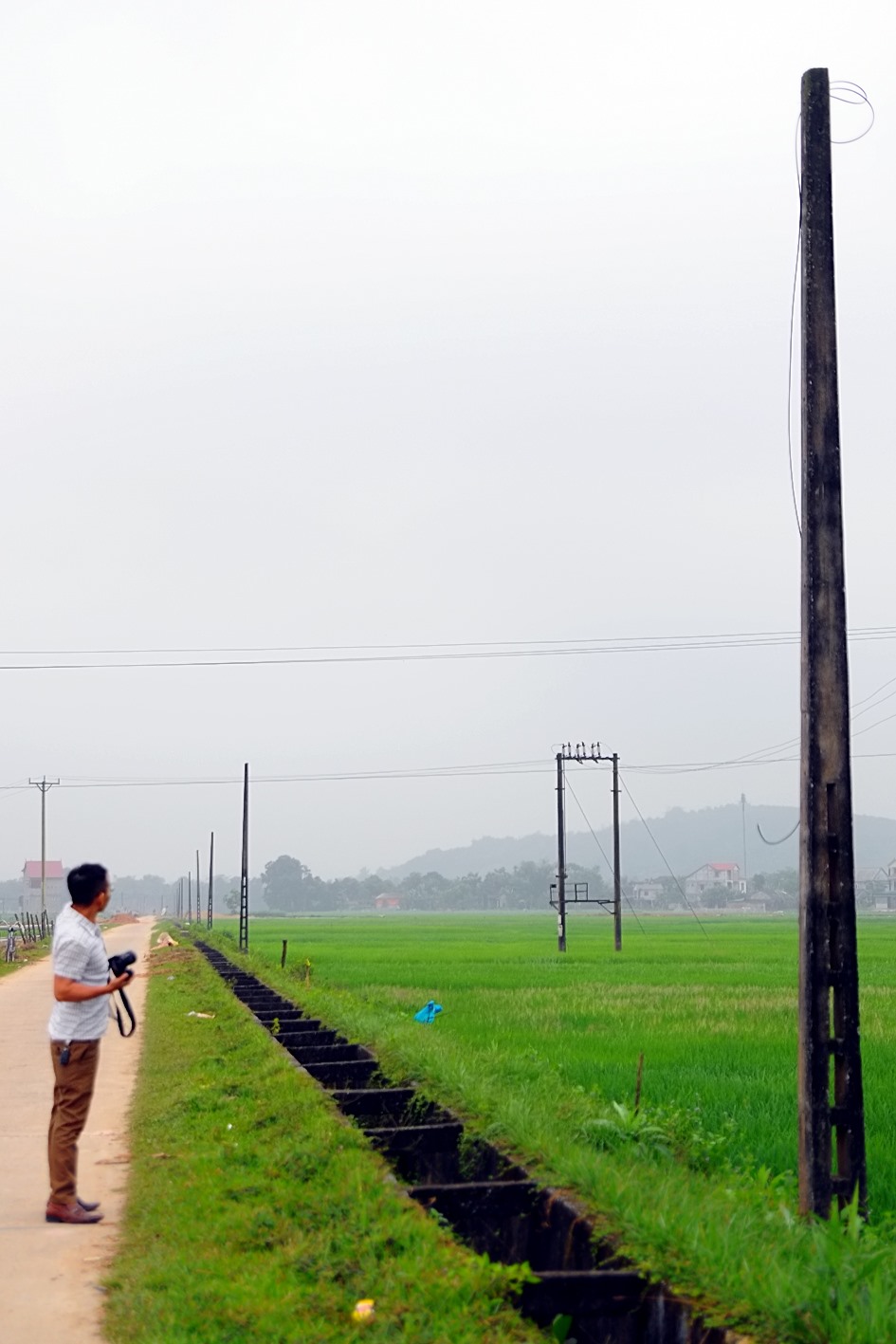 rac cot dien bua vay lang xa