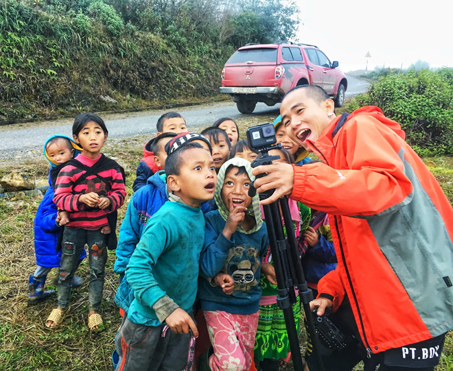 tung nem vlogger du lich khong phai nghe nhan ha