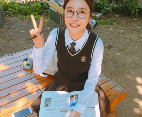 nu sinh trung hoc han quoc bi ky thi vi khong trang diem