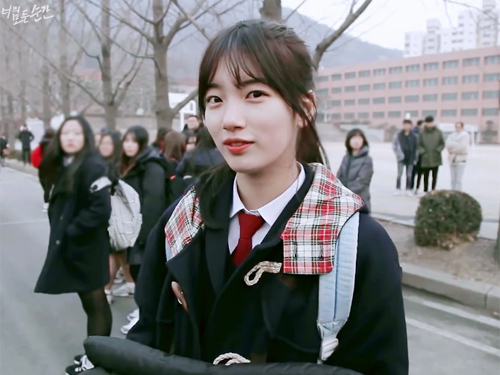 nu sinh trung hoc han quoc bi ky thi vi khong trang diem