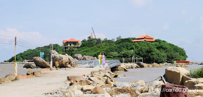 ve ca mau nhat dinh phai cham tay vao cot moc cuc nam cua to quoc