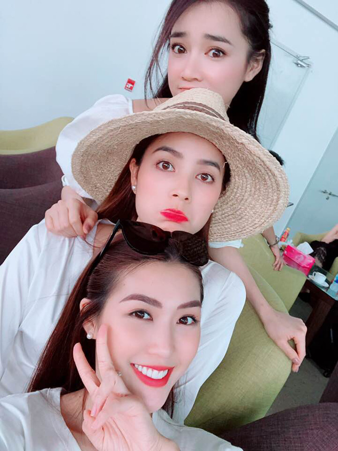 ha tang hanh phuc ben chong minh hang khoe nguc day truoc bien