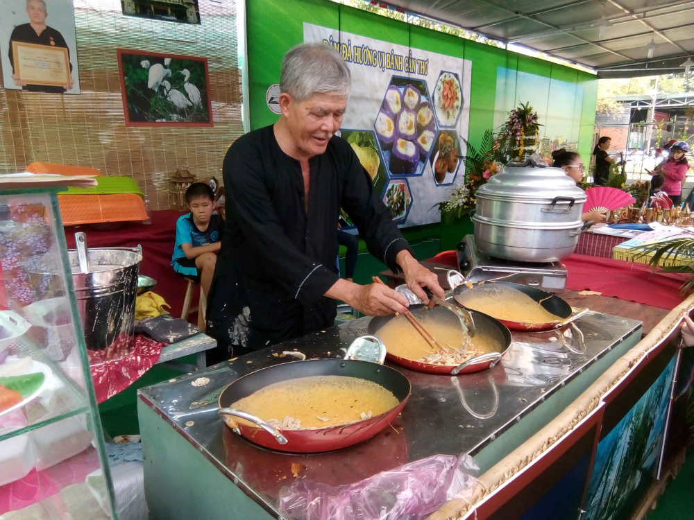 den can tho thuong thuc hon 100 loai banh dan gian nam bo