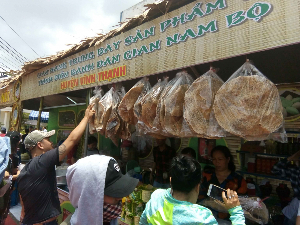 den can tho thuong thuc hon 100 loai banh dan gian nam bo