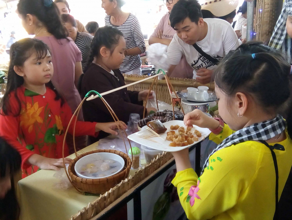 den can tho thuong thuc hon 100 loai banh dan gian nam bo