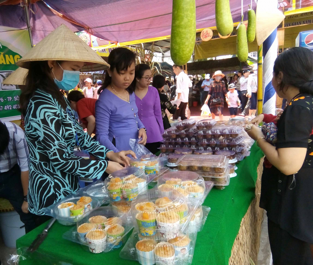 den can tho thuong thuc hon 100 loai banh dan gian nam bo