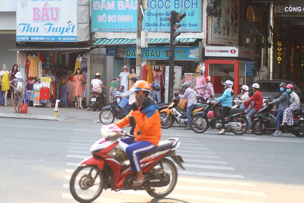 bi dam chet khi nhac chuyen vuot den do dan sai gon ngao ngan canh vuot nhu com bua