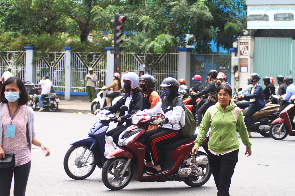 bi dam chet khi nhac chuyen vuot den do dan sai gon ngao ngan canh vuot nhu com bua