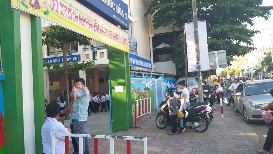 Gã đàn ông đột nhập trường tiểu học, kéo bé gái lớp 5 vào nhà vệ sinh nghi có ý định xấu ga dan ong dot nhap truong tieu hoc keo be gai lop 5 vao nha ve sinh nghi co y dinh xau