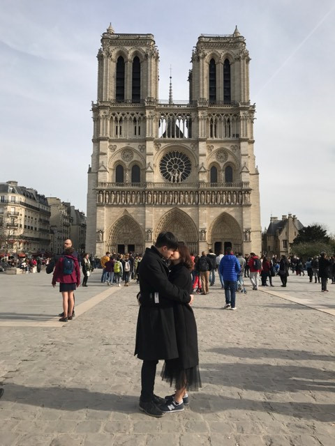 chay lon tai nha tho duc ba paris du hoc sinh viet tai phap bang hoang