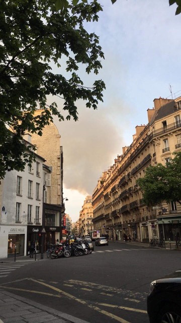 chay lon tai nha tho duc ba paris du hoc sinh viet tai phap bang hoang