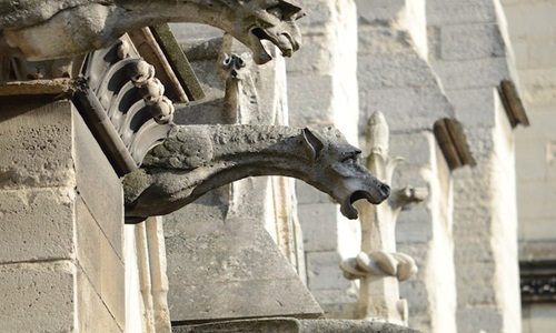 nhung quai thu bao ve nha tho duc ba paris